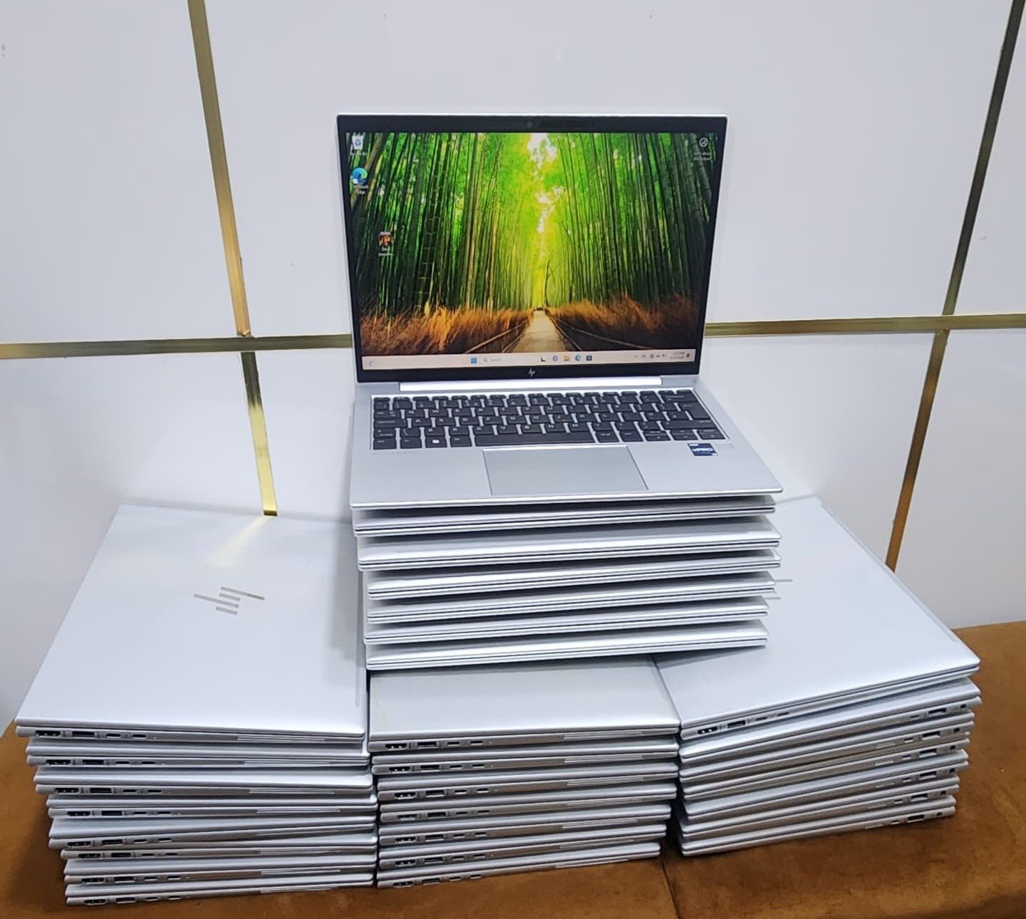 HP Elitebook 830 G9